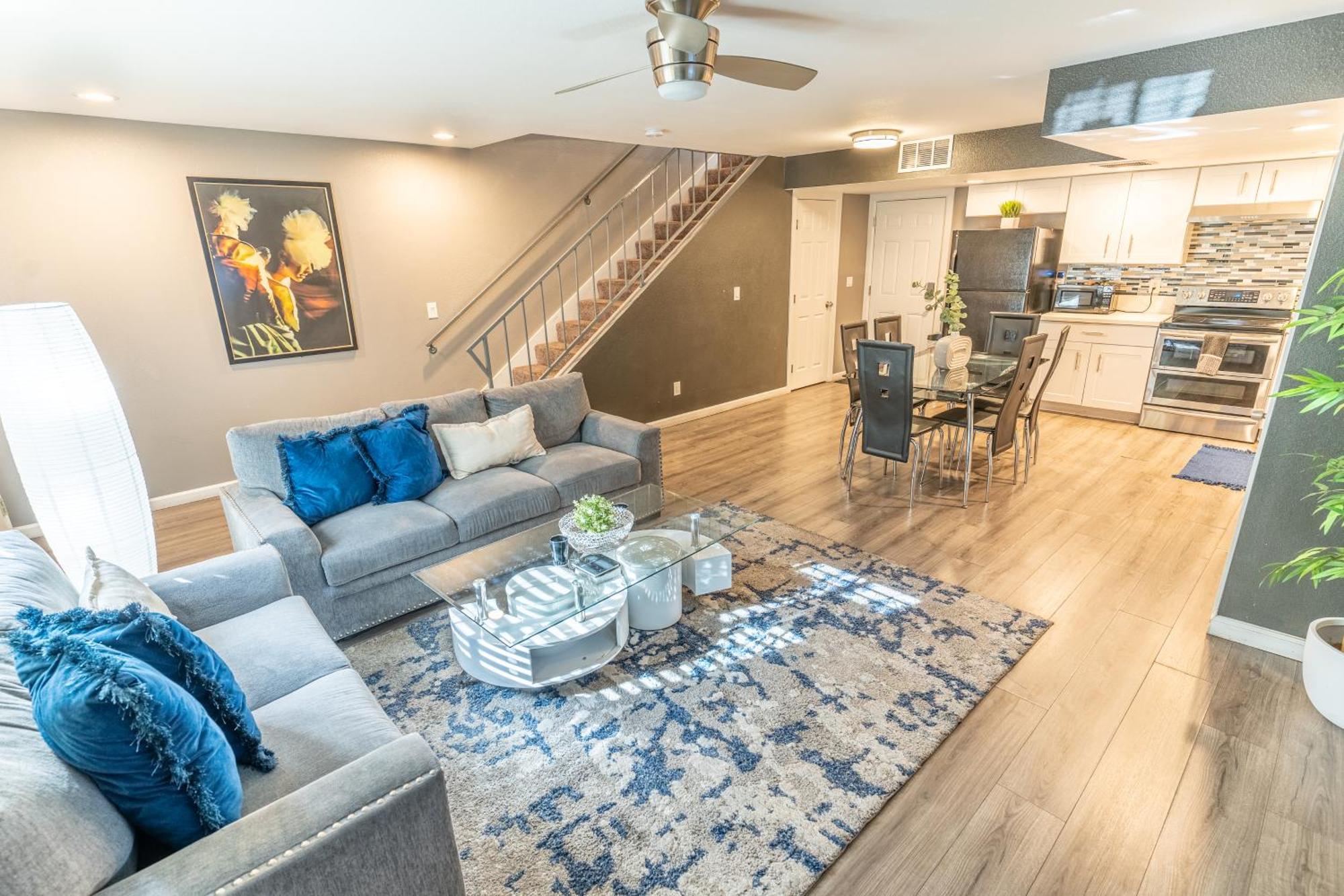 Spacious 2-Bedroom Townhouse With Pool & Private Patio In Central Λας Βέγκας Εξωτερικό φωτογραφία