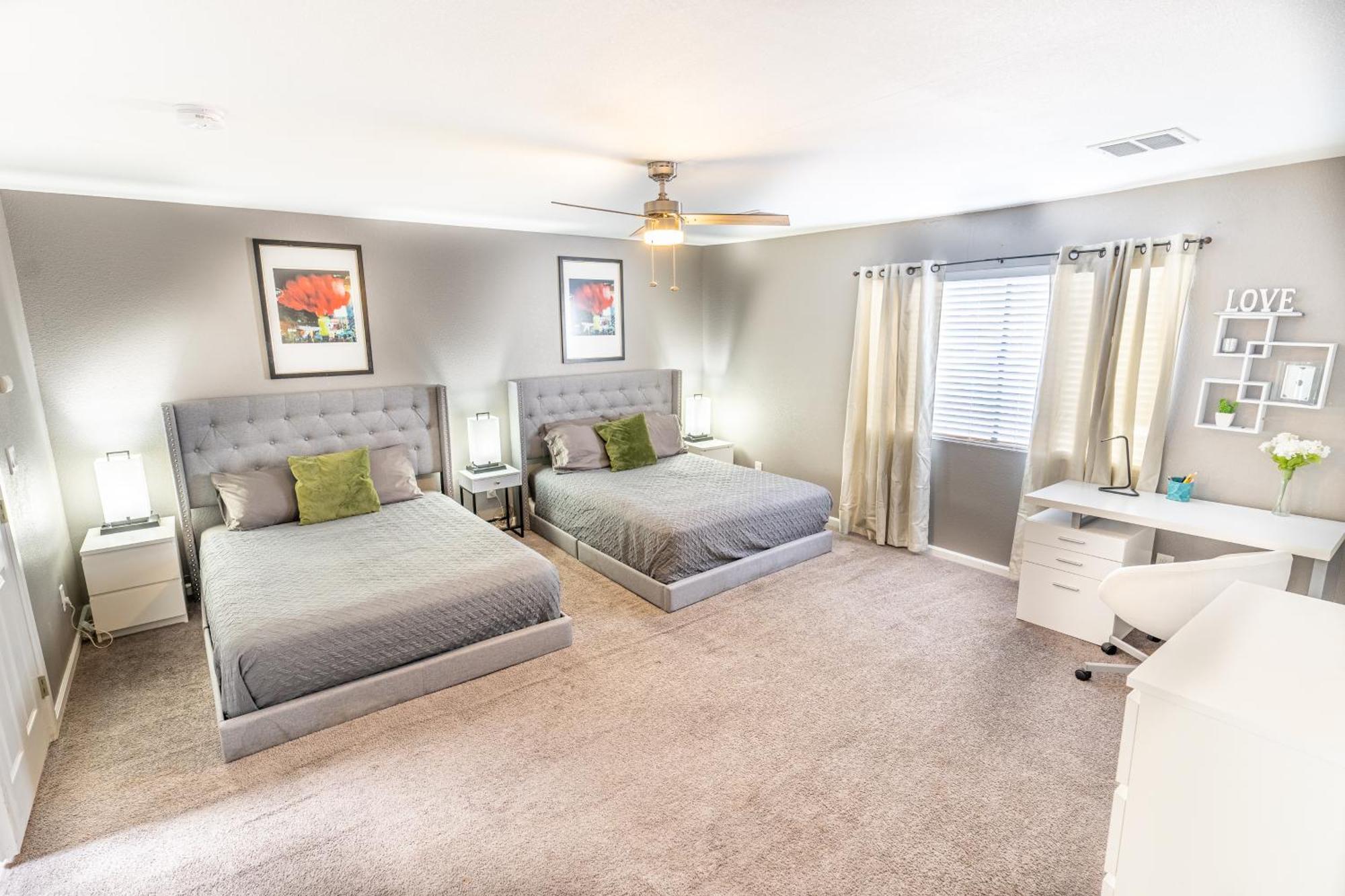 Spacious 2-Bedroom Townhouse With Pool & Private Patio In Central Λας Βέγκας Εξωτερικό φωτογραφία