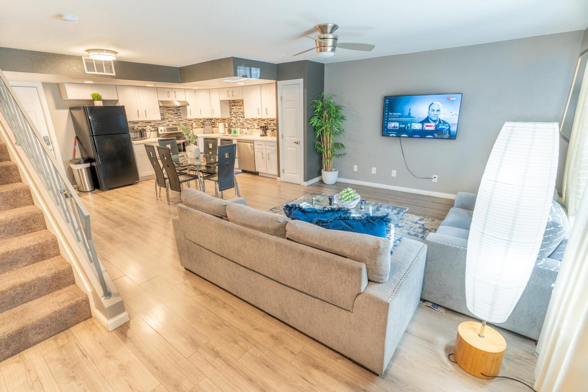 Spacious 2-Bedroom Townhouse With Pool & Private Patio In Central Λας Βέγκας Εξωτερικό φωτογραφία